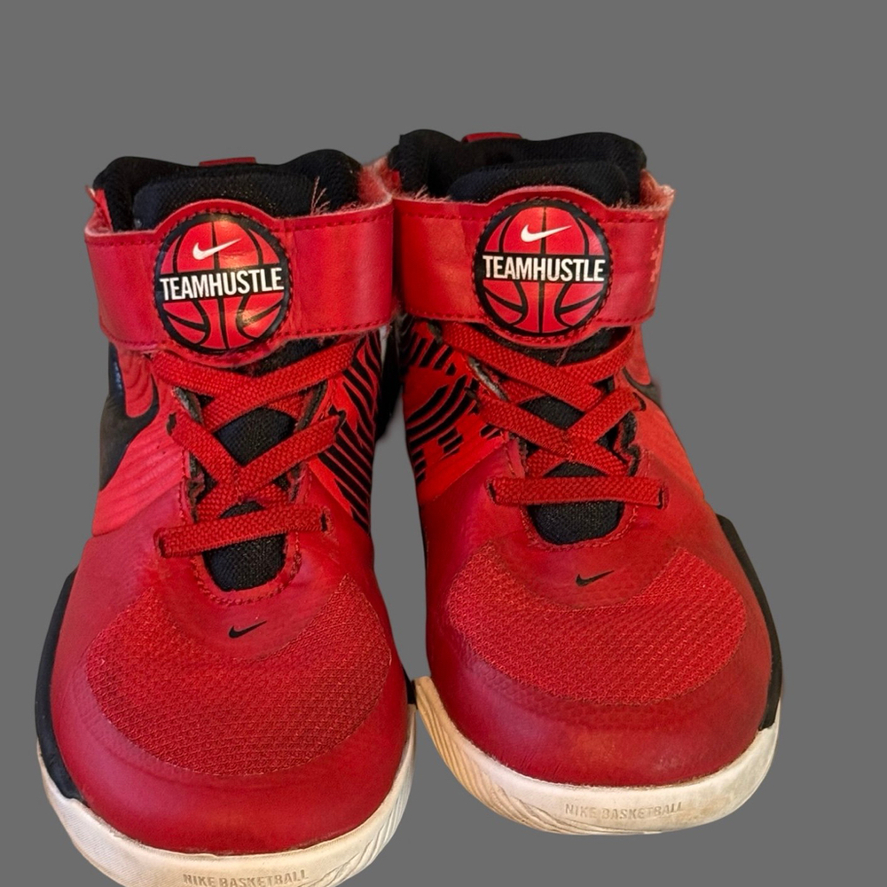Nike Team Hustle Boys Sz 13c Basketball Shoes Red black Sneaker